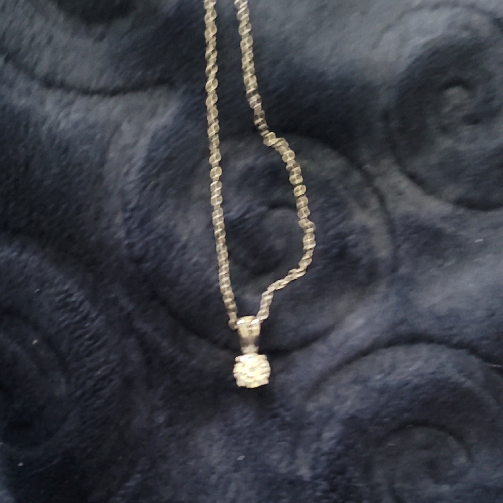 Elegant Silver Pendant Necklace